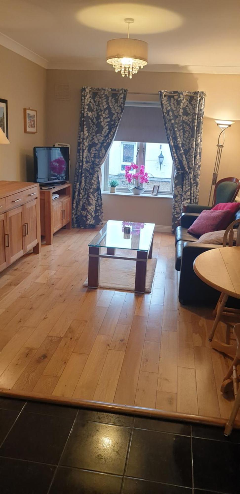 Town Centre Apartment تريم المظهر الخارجي الصورة