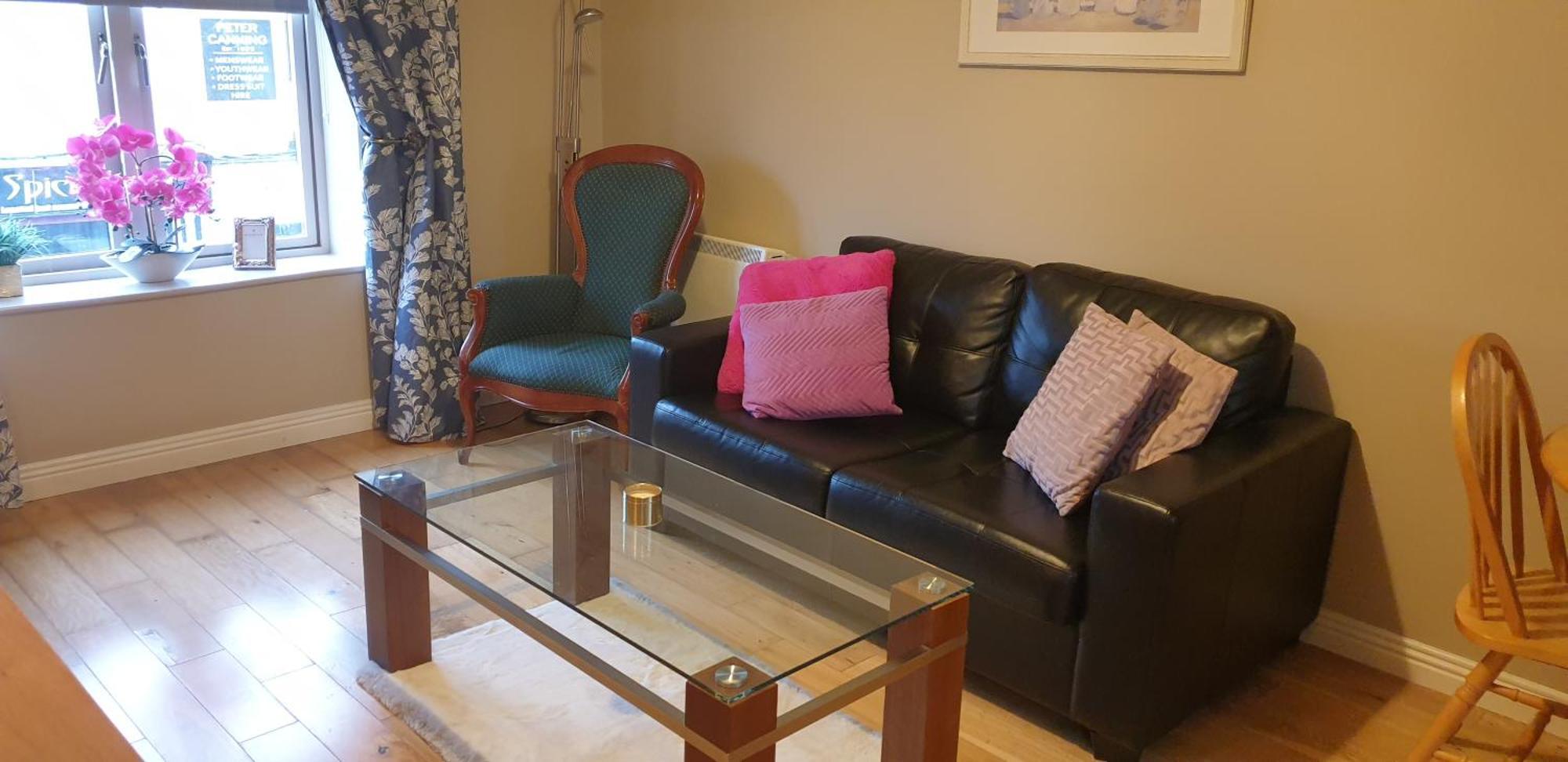 Town Centre Apartment تريم المظهر الخارجي الصورة